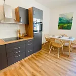 Bergluft 1 Modern With 2 Bedrooms 1 Hour From Vienna Parking & 24 Hour Self Check-in Grafenbach (Lower Austria)