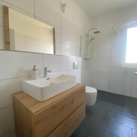 Bergluft 1 Modern With 2 Bedrooms 1 Hour From Vienna Parking & 24 Hour Self Check-in Apartman *