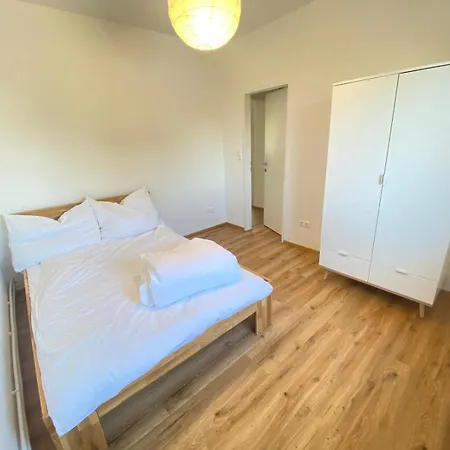 דירה Bergluft 1 Modern With 2 Bedrooms 1 Hour From Vienna Parking & 24 Hour Self Check-in *