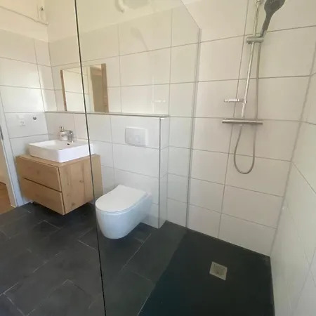 Bergluft 1 Modern With 2 Bedrooms 1 Hour From Vienna Parking & 24 Hour Self Check-in *