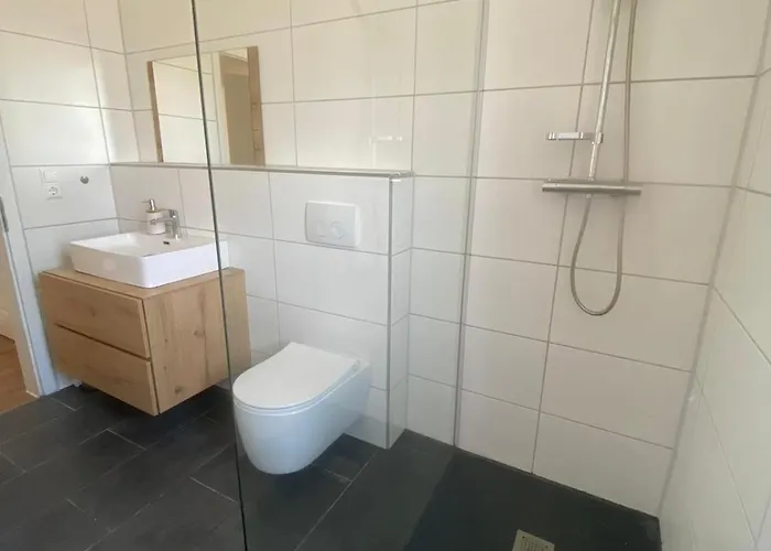 Bergluft 1 Modern With 2 Bedrooms 1 Hour From Vienna Parking & 24 Hour Self Check-in *