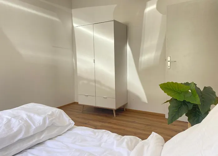 Bergluft 1 Modern With 2 Bedrooms 1 Hour From Vienna Parking & 24 Hour Self Check-in Apartment *